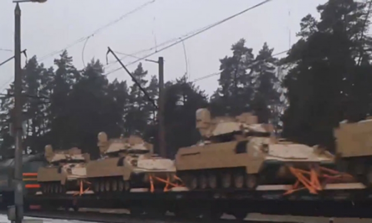 Pogledajte konvoj američkih oklopnih vozila u blizini ruske granice