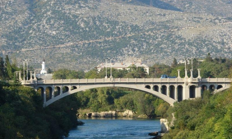 Tinejdžerka (15) pokušala da skoči sa mosta u Mostaru