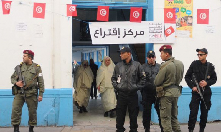 Ubijen napadač na vojnike u Tunisu
