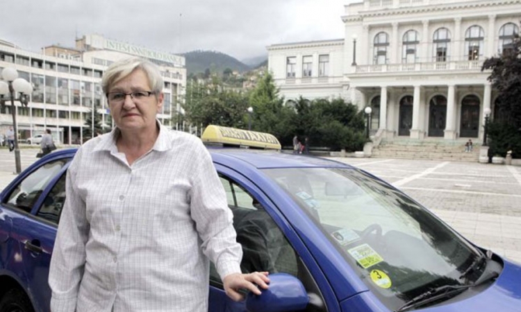 Sarajka vozila taksi 30 godina, posao preuzima kćerka