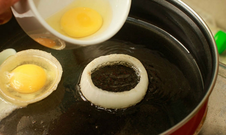 Kako da ispržite savršena jaja na oko