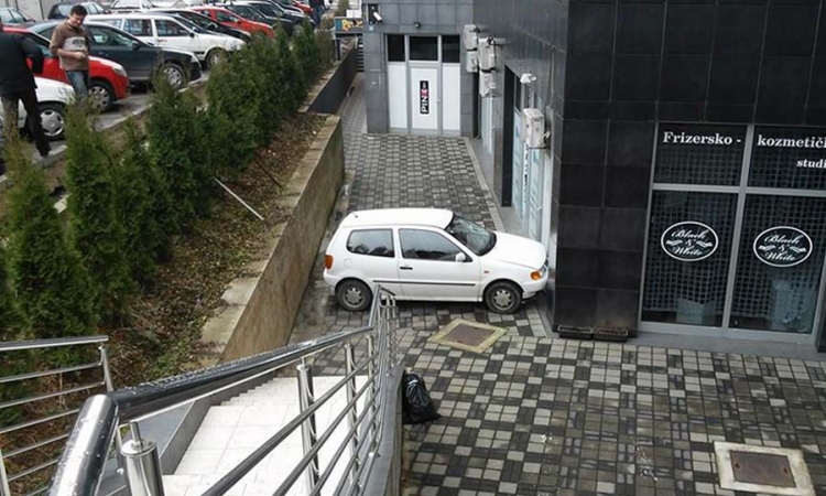 Pogodite kako je moguće parkirati na nemogućem mjestu