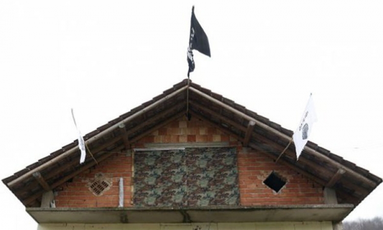Uklonjena zastava ISIL-a u Gornjoj Maoči?