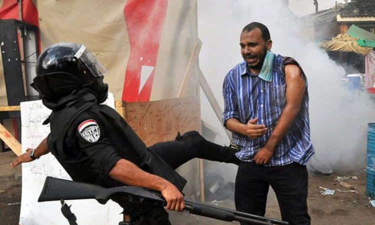 Haos u Egiptu, ubijeno najmanje 14 navijača