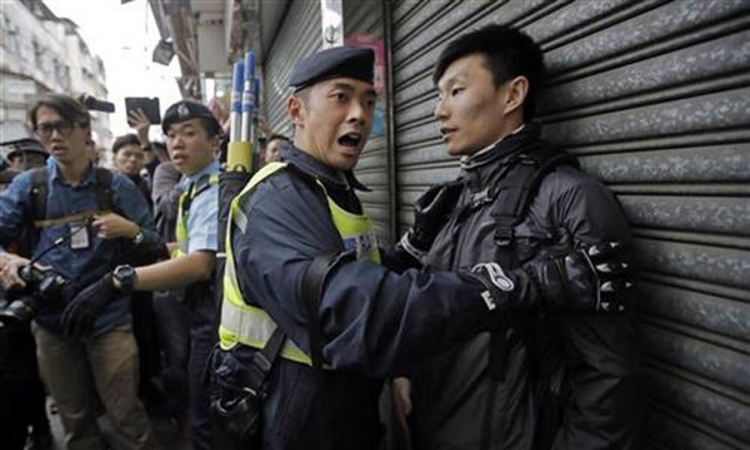 Sukobi na protestima u Hong Kongu, više od 30 ljudi uhapšeno