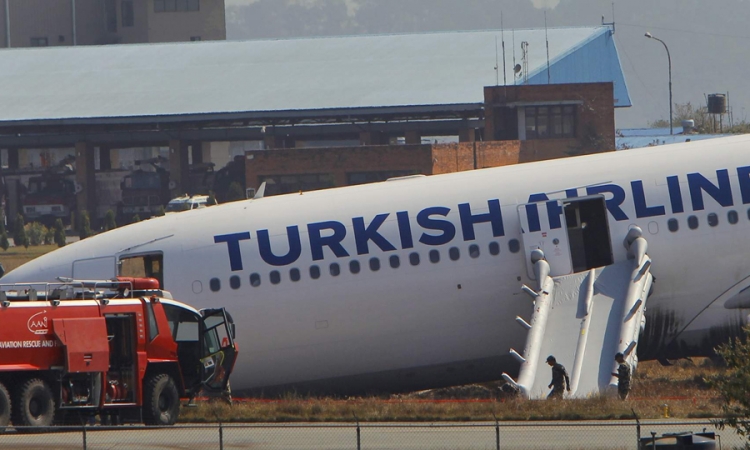 Turski avion promašio pistu prilikom slijetanja