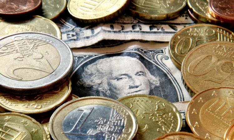 Mjere ECB-a oborile evro na 12-ogodišnji minimum prema dolaru