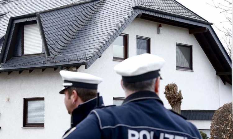 Policija opkolila kuću Lubica