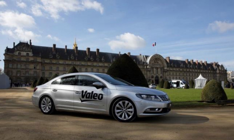 "Valeo" i "Safran" predstavili autonomno vozilo