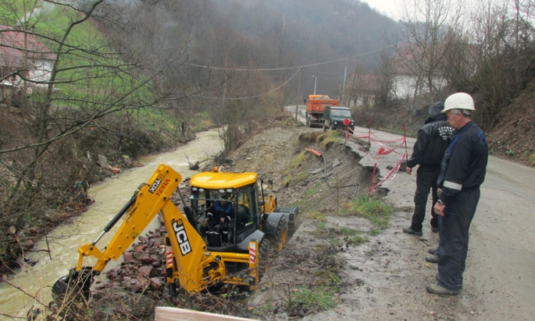 Rudnik "Sase" rekonstruiše lokalni put