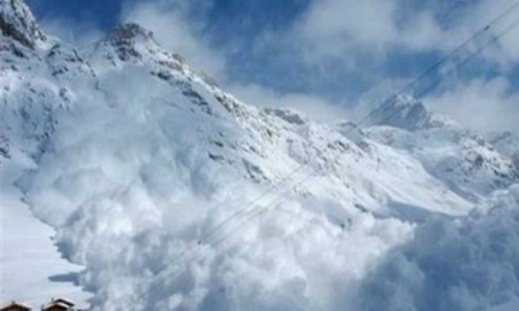 Troje mrtvih, 7 nestalo u lavini u Alpima