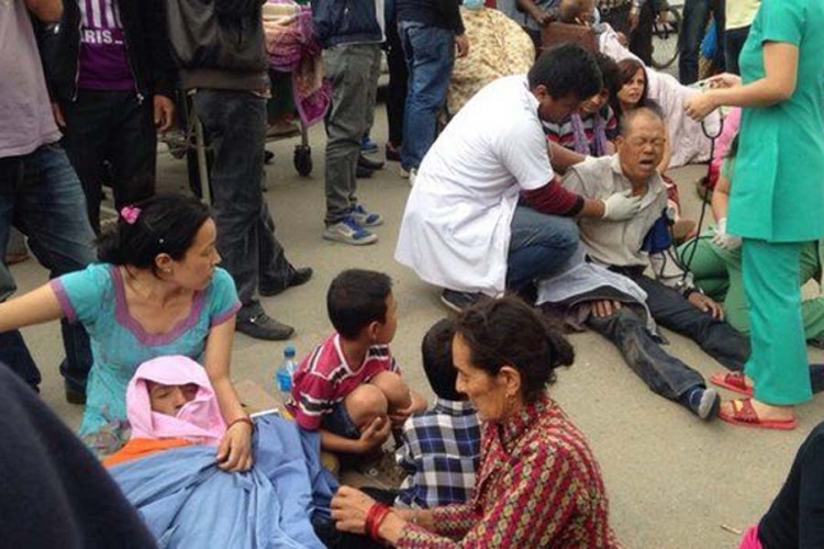 U Nepalu na desetine povrijeđenih, najmanje dvije djevojčice poginule