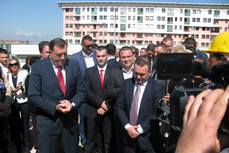 Dodik i Ćosić postavili kamen temeljac za izgradnju obdaništa