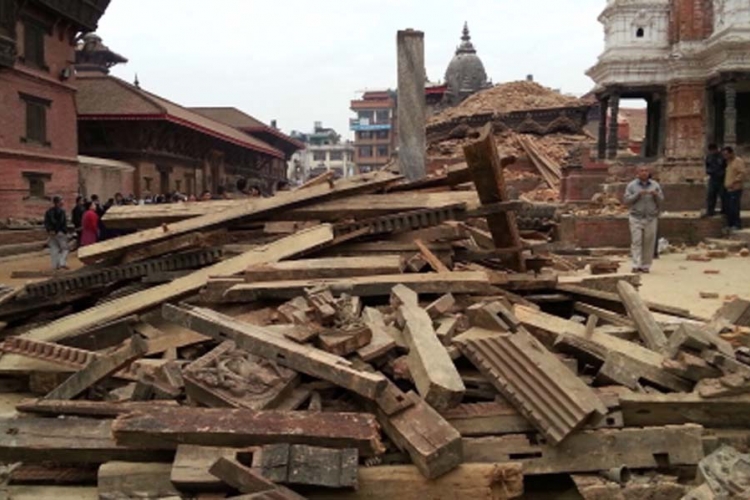 Blizu 2.000 ljudi poginulo u zemljotresu u Nepalu