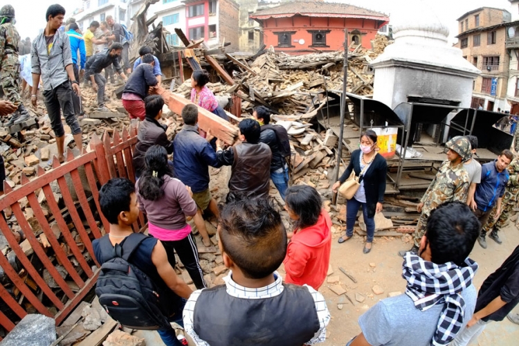 Novi zemljotresi tresu Nepal, blizu 2.000 mrtvih