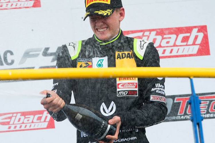 Mik Šumaher ostvario prvu pobjedu u karijeri u Formuli 4