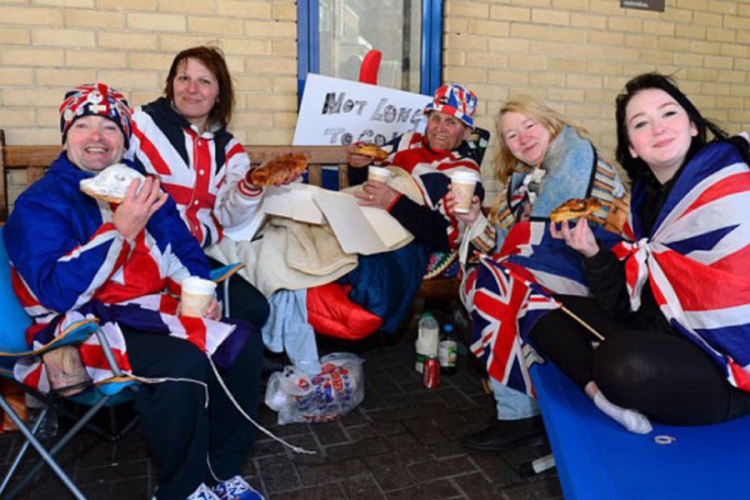 Britanci kampuju ispred bolnice u iščekivanju kraljevske bebe