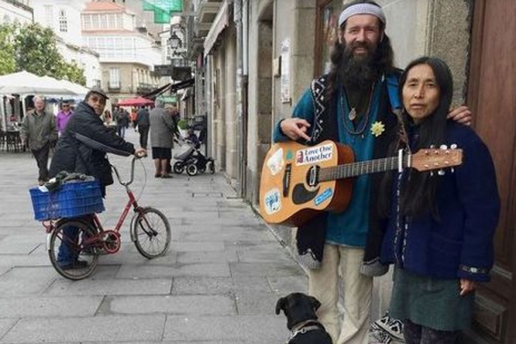 On je iz BiH, ona iz Japana: Nebojša i Fumiko su ulični svirači u Portugalu
