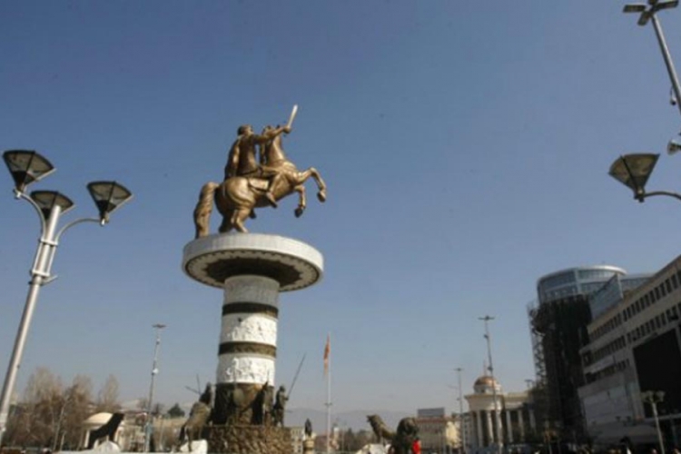 Vjernici blokirali Islamsku zajednicu u Skoplju, reis, navodno, otet