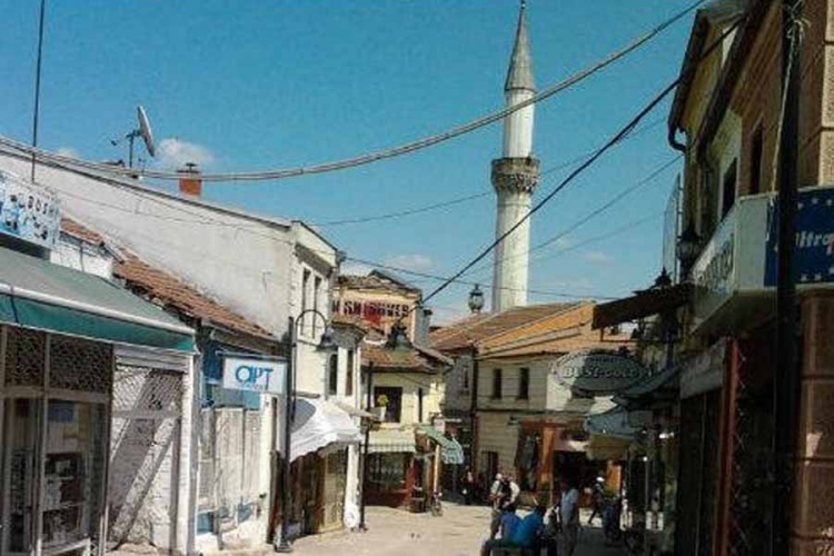 Naoružani vjernici smijenili reisa IZV u Skoplju, jedan ranjen