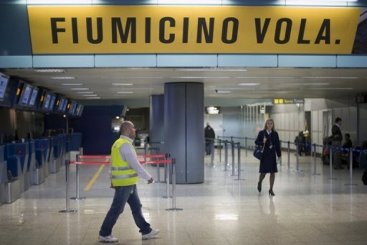 Zbog požara zatvoren aerodrom u Rimu
