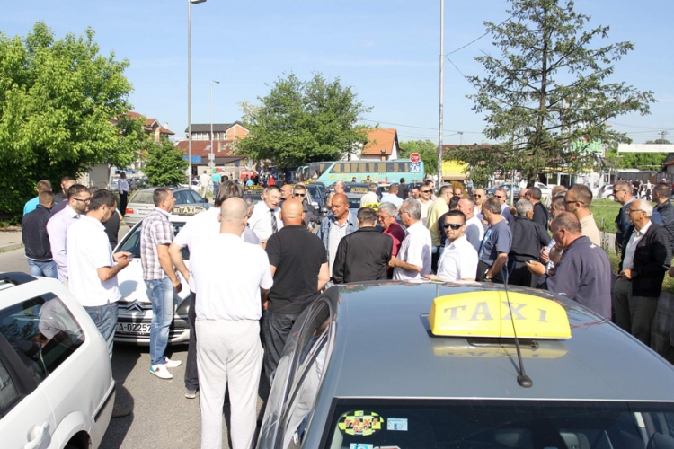 Protestovali taksisti u Banjaluci