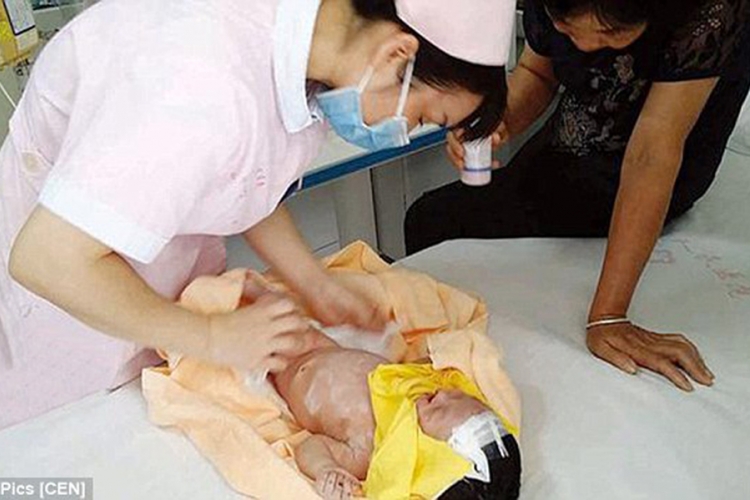 Beba spasena poslije 8 dana, nakon što je živa zakopana