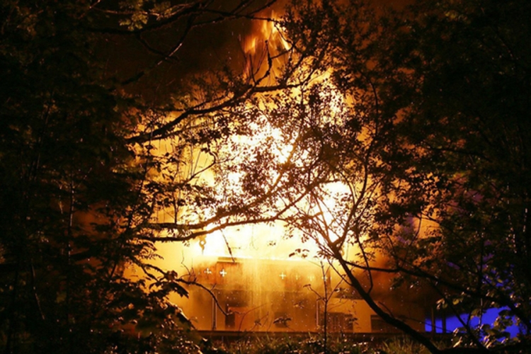 U požaru najmanje šest poginulih