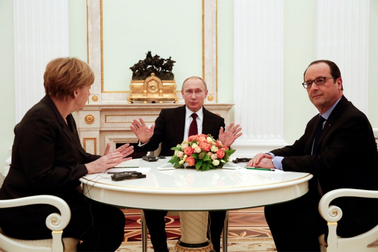 Telefonski razgovor Olanda, Merkelove i Putina