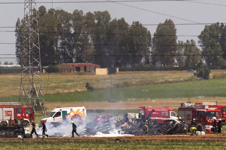 Meksiko: Avion pao na autoput, pet osoba poginulo