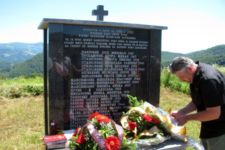 Služen parastos za 24 ubijenih Srba iz Ratkovića