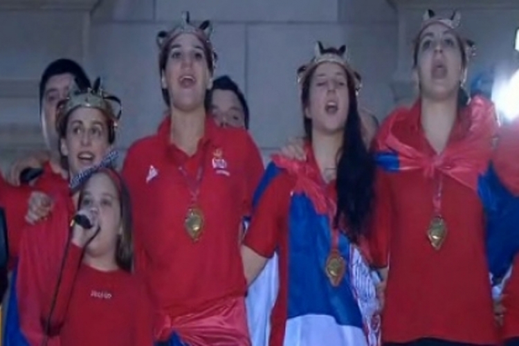 Evropske šampionke na balkonu Starog dvora (FOTO, VIDEO)