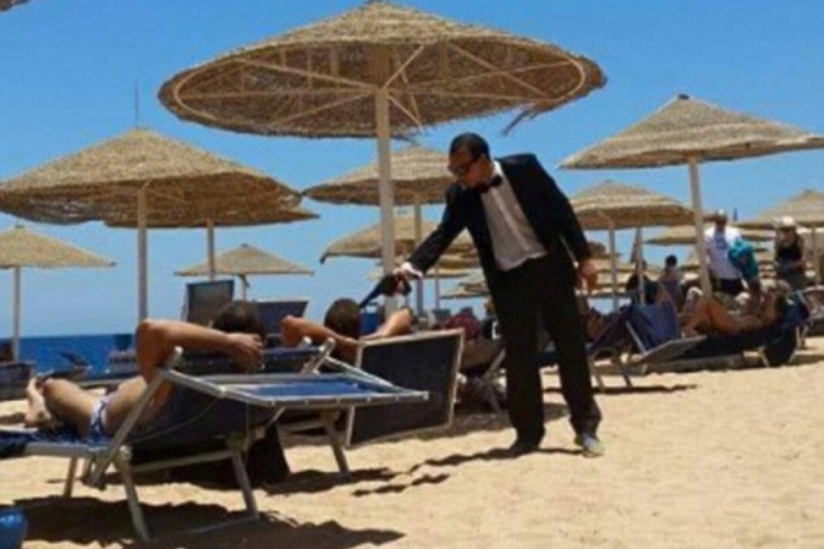 S pištoljem jurcao plažom dan nakon masakra u Tunisu
