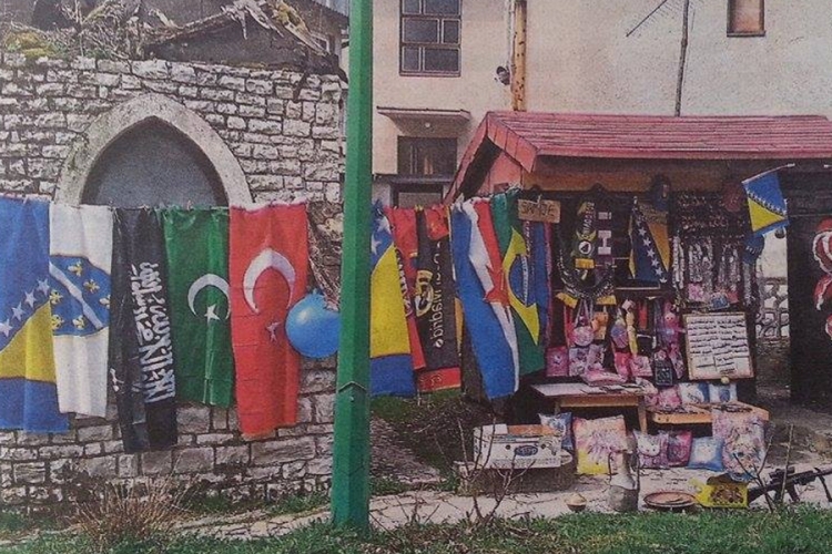Na travničkim tržnicama prodaje se crna zastava Islamske države
