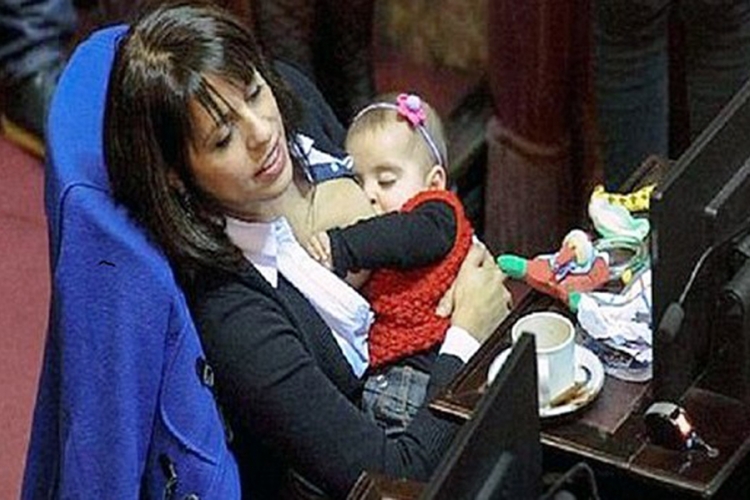 Argentina: Podojila bebu tokom sjednice parlamenta