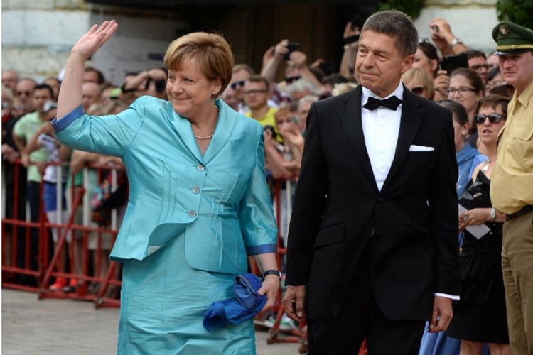 Pala najmoćnija žena svijeta: Angela Merkel završila na podu restorana
