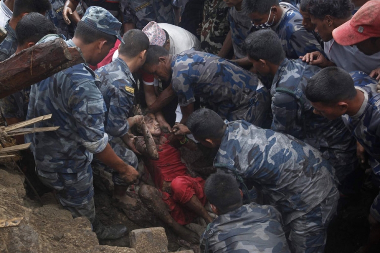 Nepal: Klizište zatrpalo dva sela, najmanje 29 osoba stradalo (FOTO)