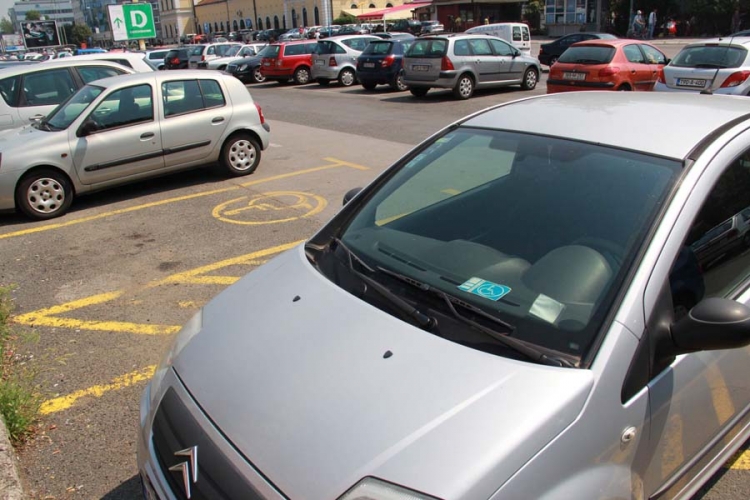 Parking mjesta za osobe s invaliditetom zauzimaju drugi