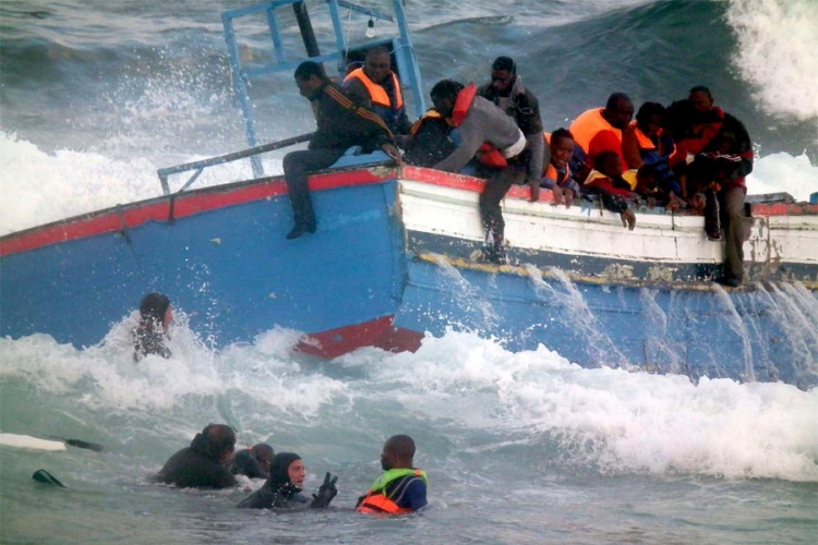 Uhapšeni osumnjičeni za smrt 52 migranta na brodu