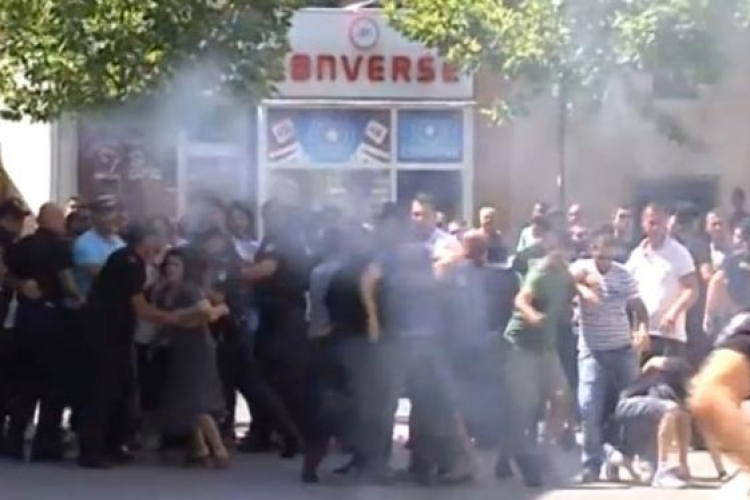 Đakovica: Albanci probili kordon policije