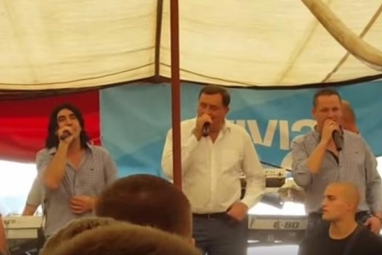 Dodik opet zapjevao na Manjači (VIDEO)
