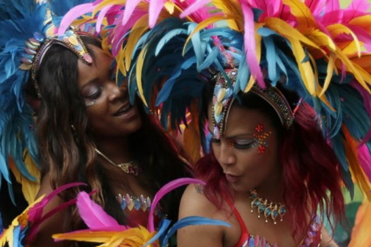 Počeo Notting Hill karneval u Londonu (FOTO)