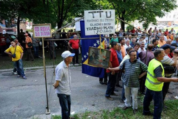 Tuzla: Radnici se vratili u šatorsko naselje
