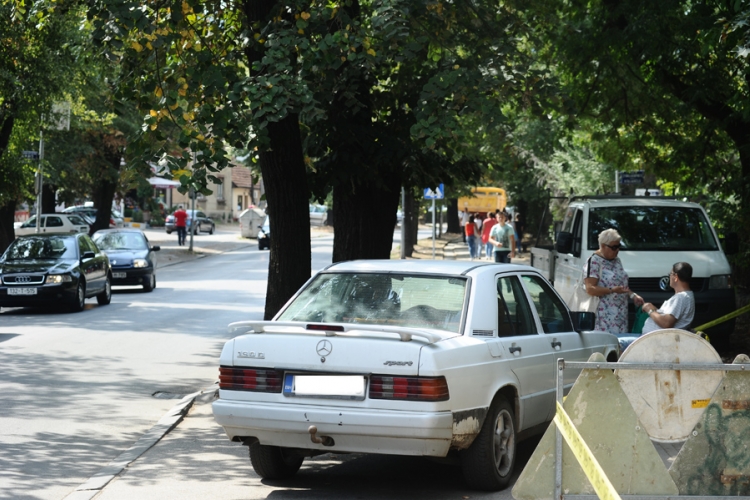 Banjaluka: Trotoare koriste za parkiranje