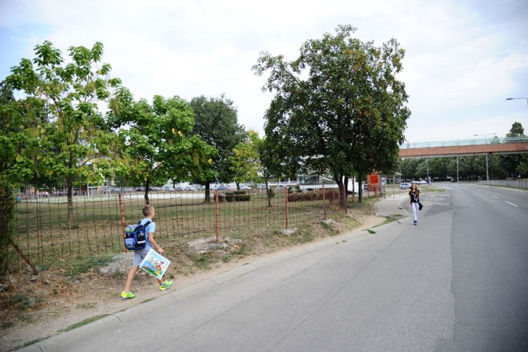 Banjaluka: Put bez trotoara vodi ih do škole