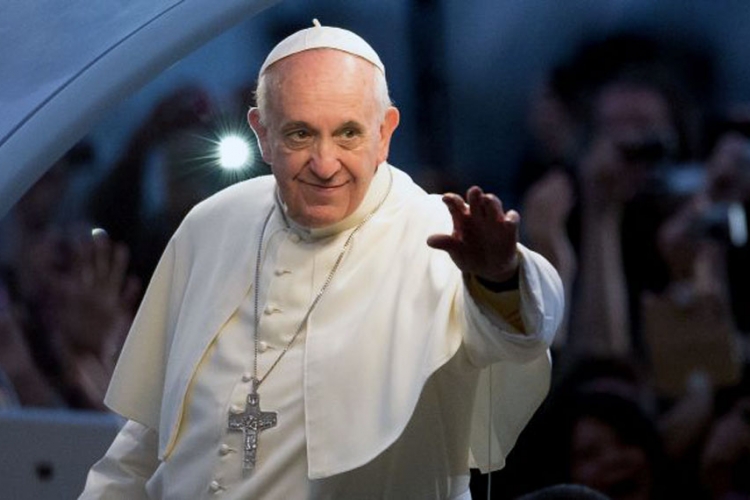 Izazvao pometnju: Papa Franjo u šopingu u centru Rima (VIDEO)