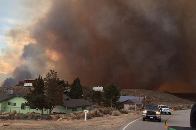 Vanredno stanje u Kaliforniji: Hiljade evakuisanih, povrijeđeni vatrogasci