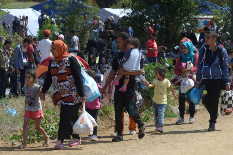 Angela Merkel zahtijeva održavanje vanrednog samita EU zbog izbjeglica