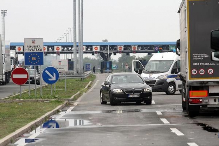 Hrvatska granica otvorena za putnike sa srpskim pasošima