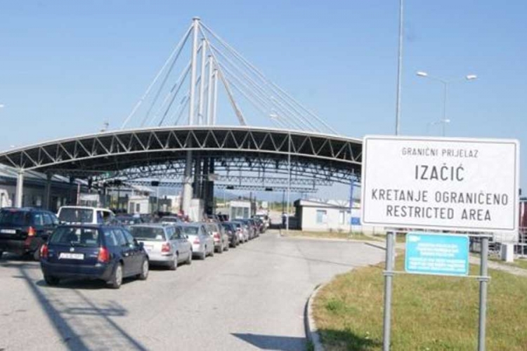 Obustavljen saobraćaj na GP Izačić